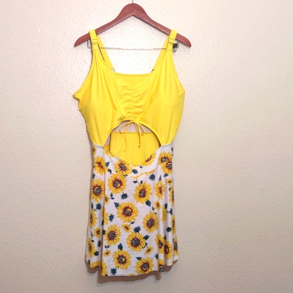 NEW WITH FLAW ONE PIECE YONIQUE SUNFLOWER SWIMSUIT HAS TAGS SIZE 24W - Picture 1 of 14